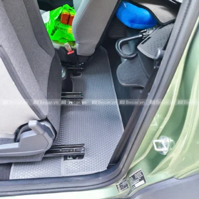 Hình ảnh lắp đặt Thảm cao su trải sàn loại 1 cho VF3