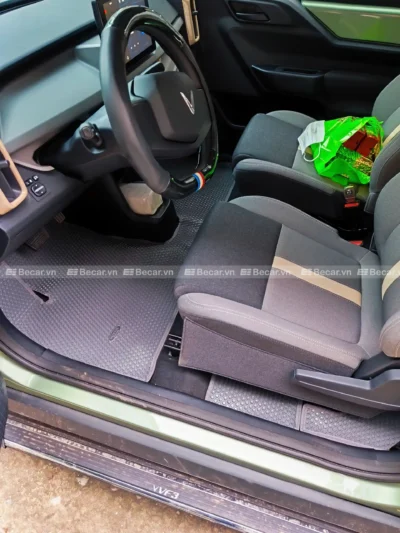 Hình ảnh lắp đặt Thảm cao su trải sàn loại 1 cho VF3